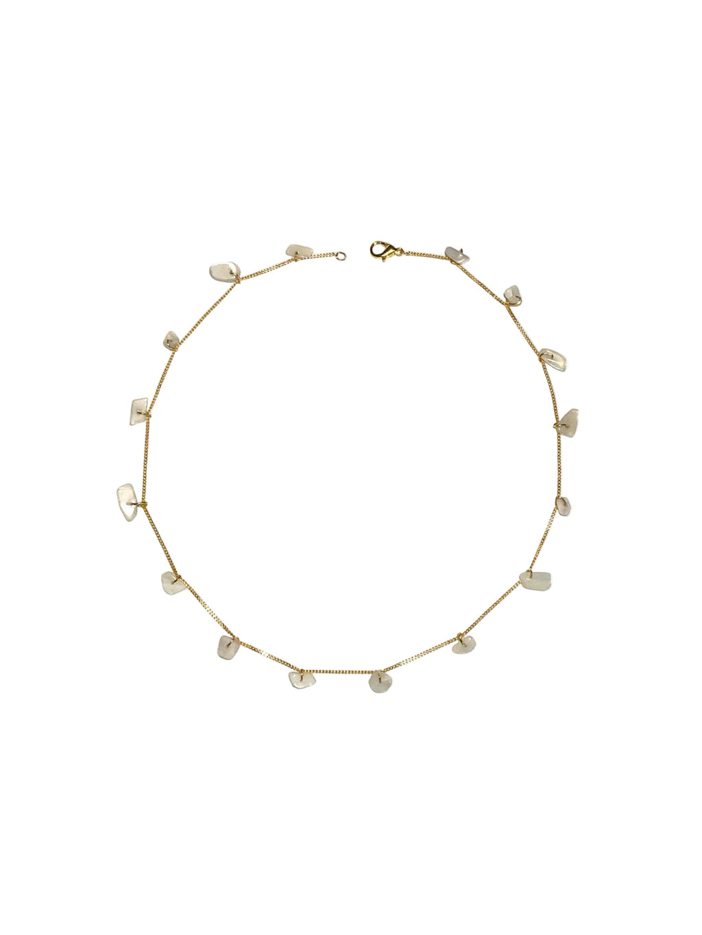 سُحُب، سلسال ذهب، مُزيَّن بحبات خرز أنيقة