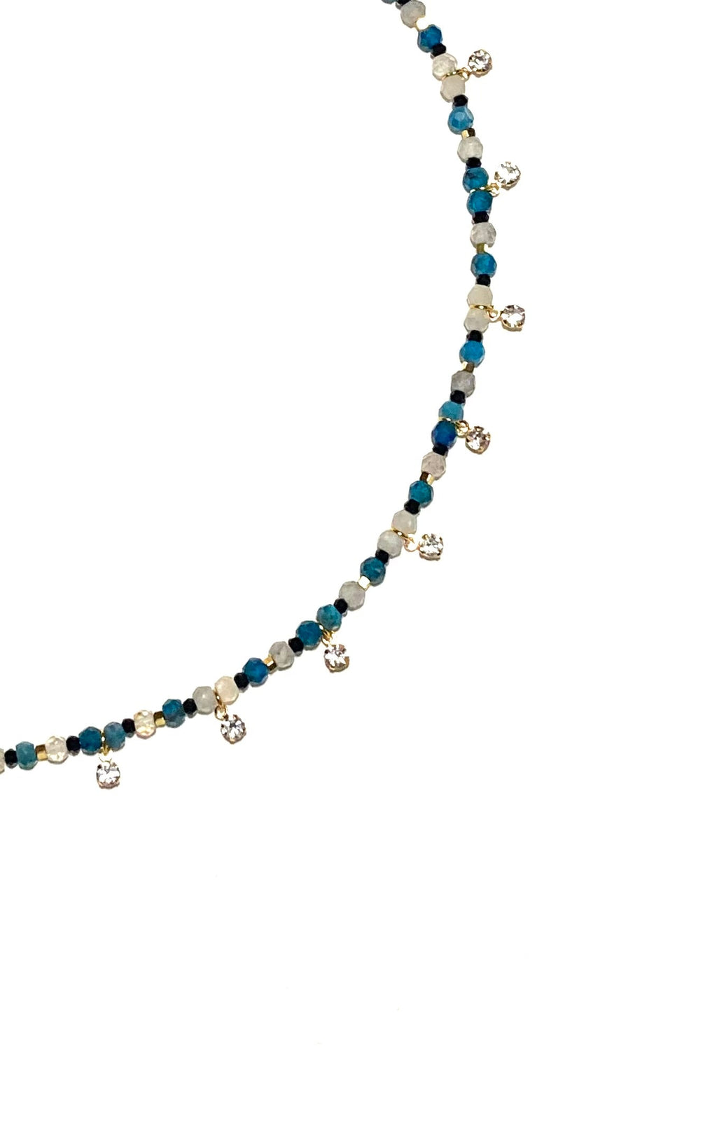 زُهَا، سلسال أنيق تركوازي ورمادي، يُزهر الأناقة على عنقك