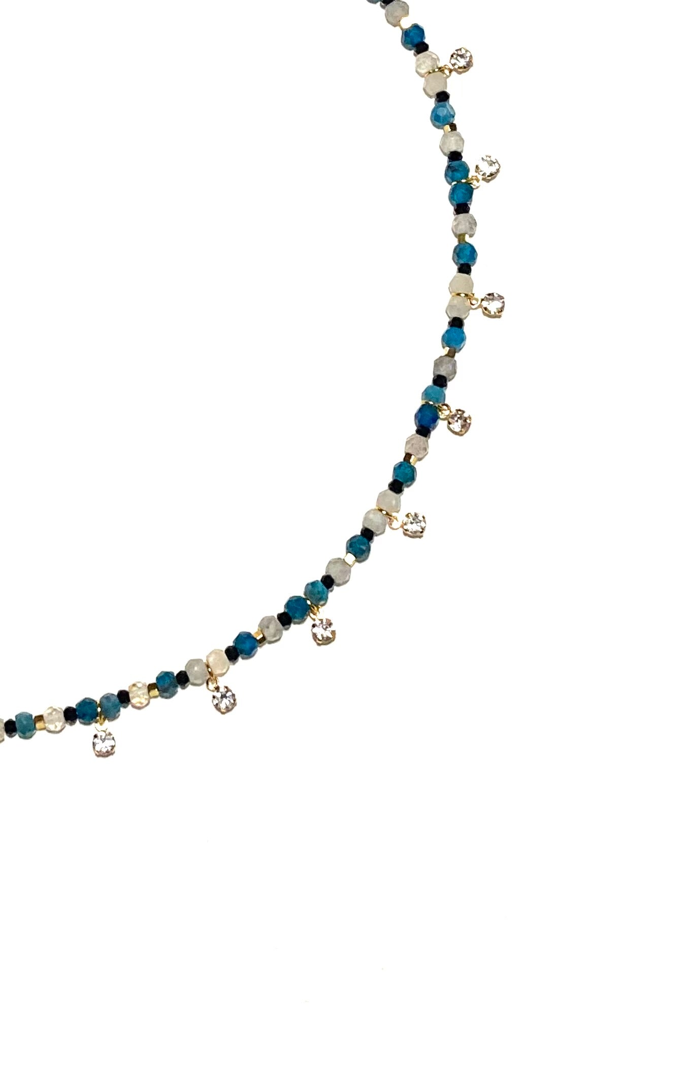 زُهَا، سلسال أنيق تركوازي ورمادي، يُزهر الأناقة على عنقك