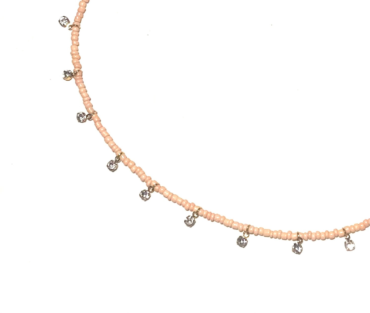 بيلا، سلسال وردي، لمسة أنثوية ناعمة