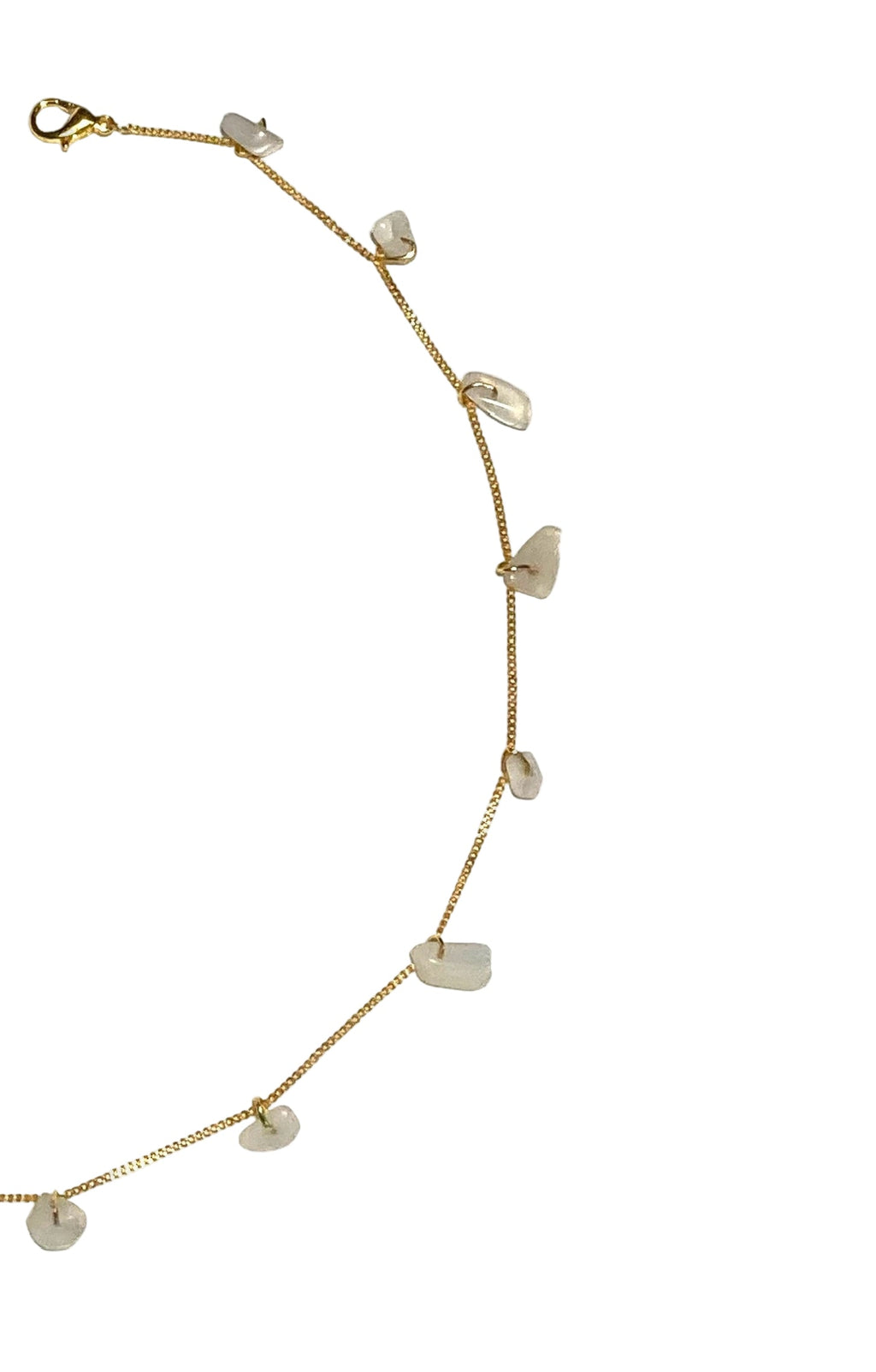 سُحُب، سلسال ذهب، مُزيَّن بحبات خرز أنيقة