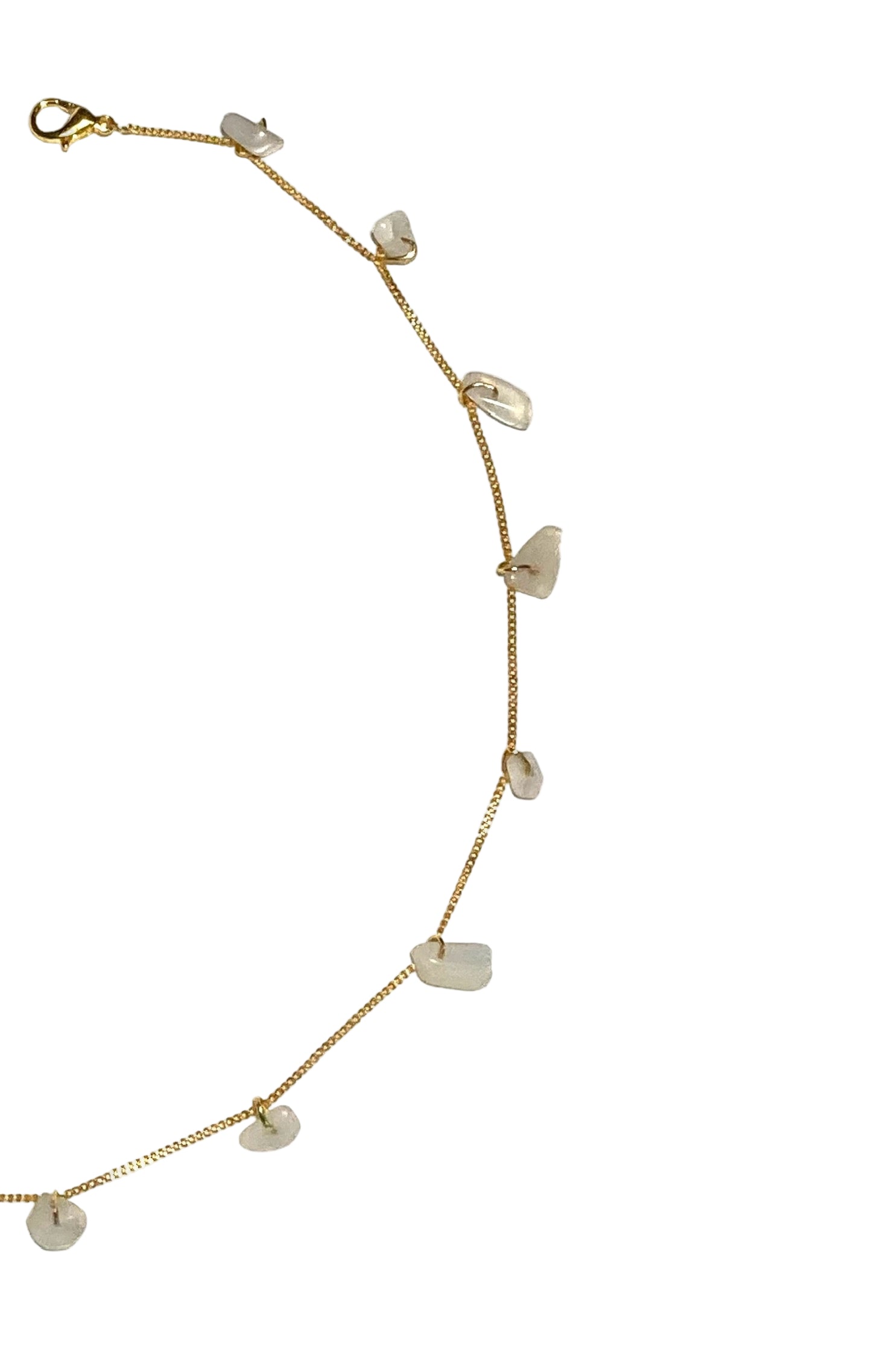 سُحُب، سلسال ذهب، مُزيَّن بحبات خرز أنيقة