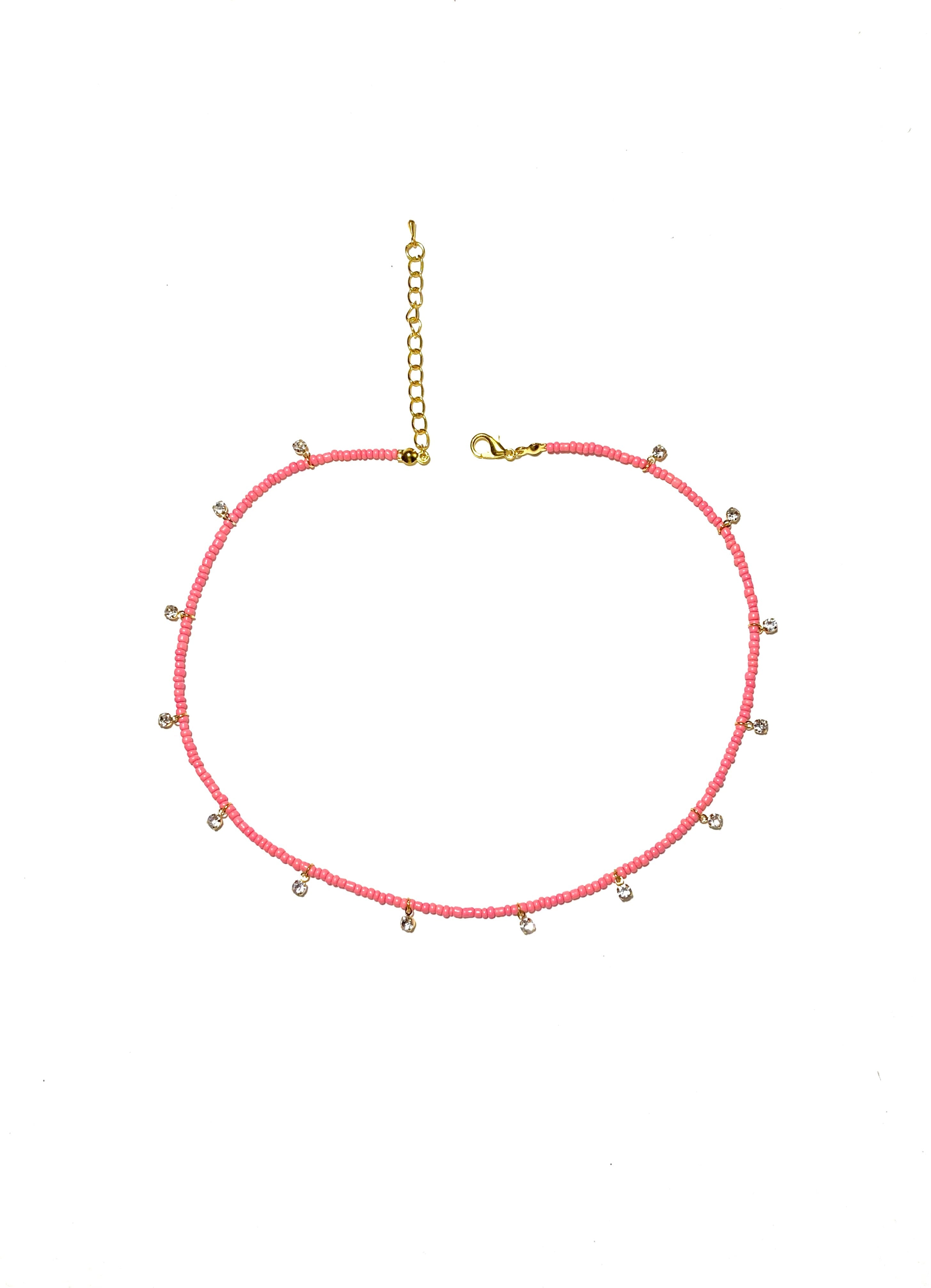 نارينا، سلسال وردي ناعم زُيّن بقطع حُلي براقة