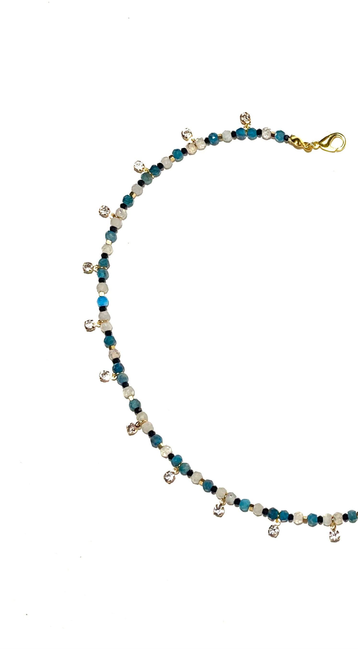 زُهَا، سلسال أنيق تركوازي ورمادي، يُزهر الأناقة على عنقك