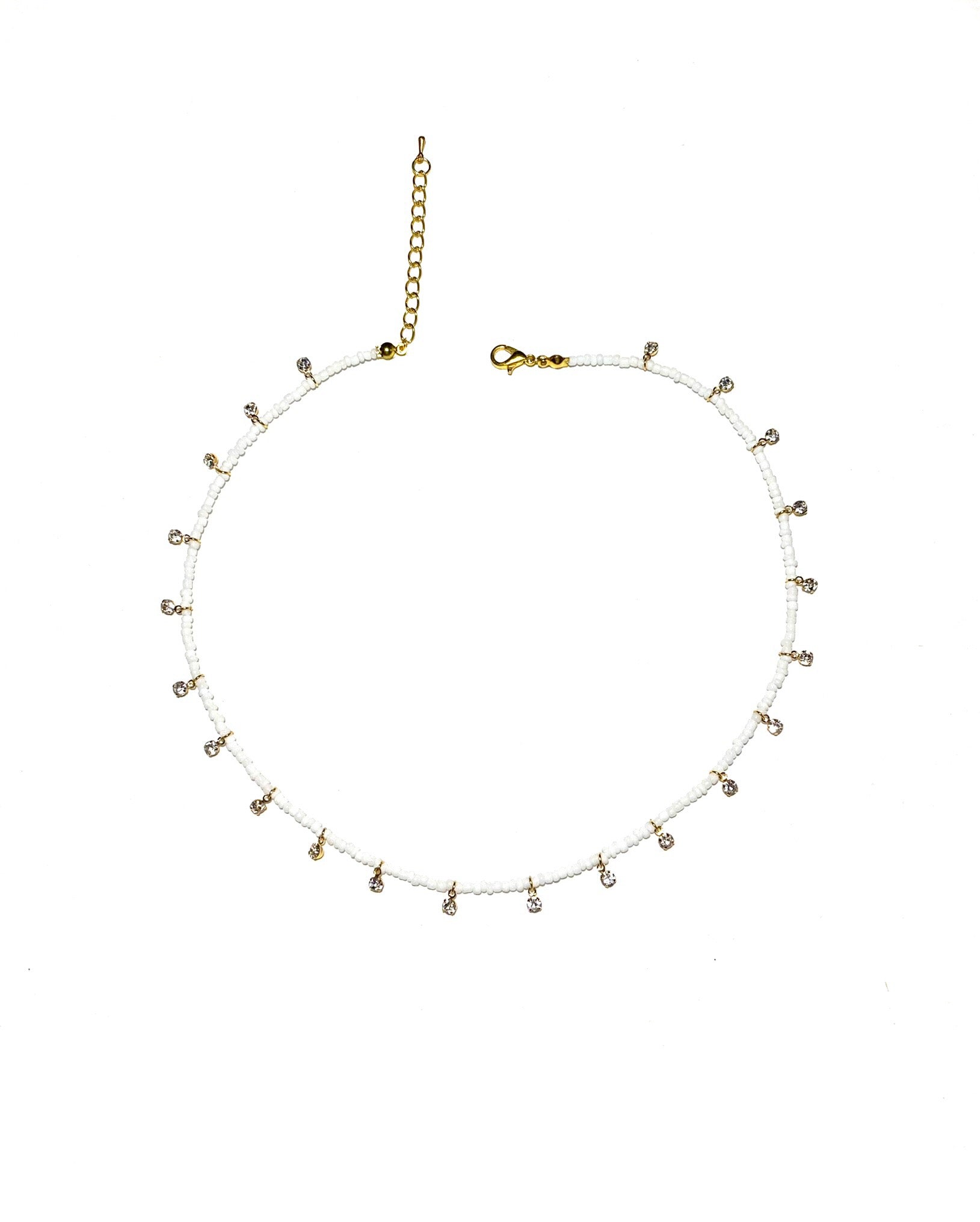 ألبينا، سلسال ناعم أبيض، بساطة راقية تُميزك