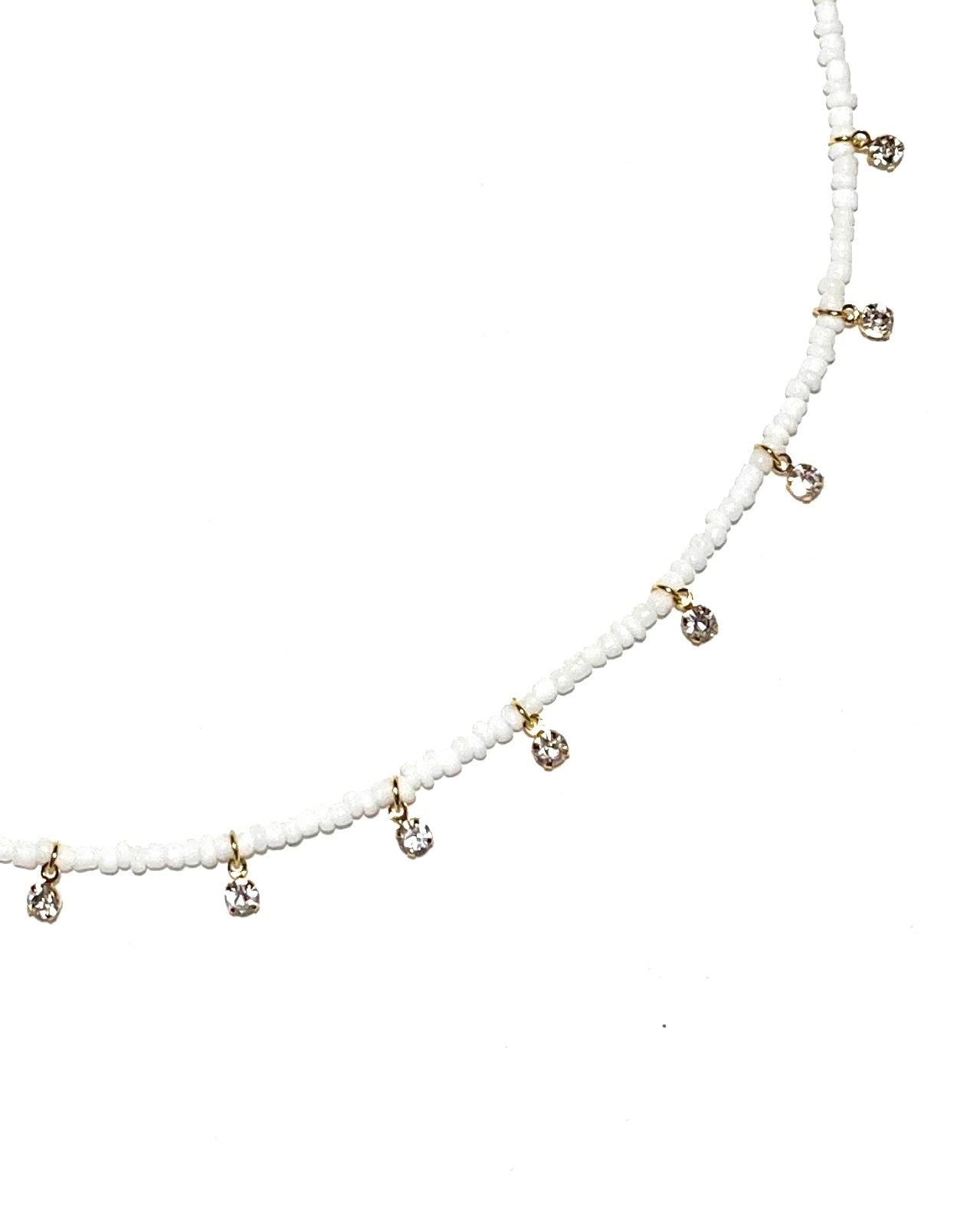 ألبينا، سلسال ناعم أبيض، بساطة راقية تُميزك