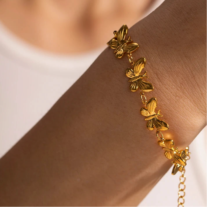 سوار بتصميم فراشة مرصع بحجر الزركون الأبيض، مطلي بالذهب عيار ١٨ قيراط، مقاوم للصدى والماء