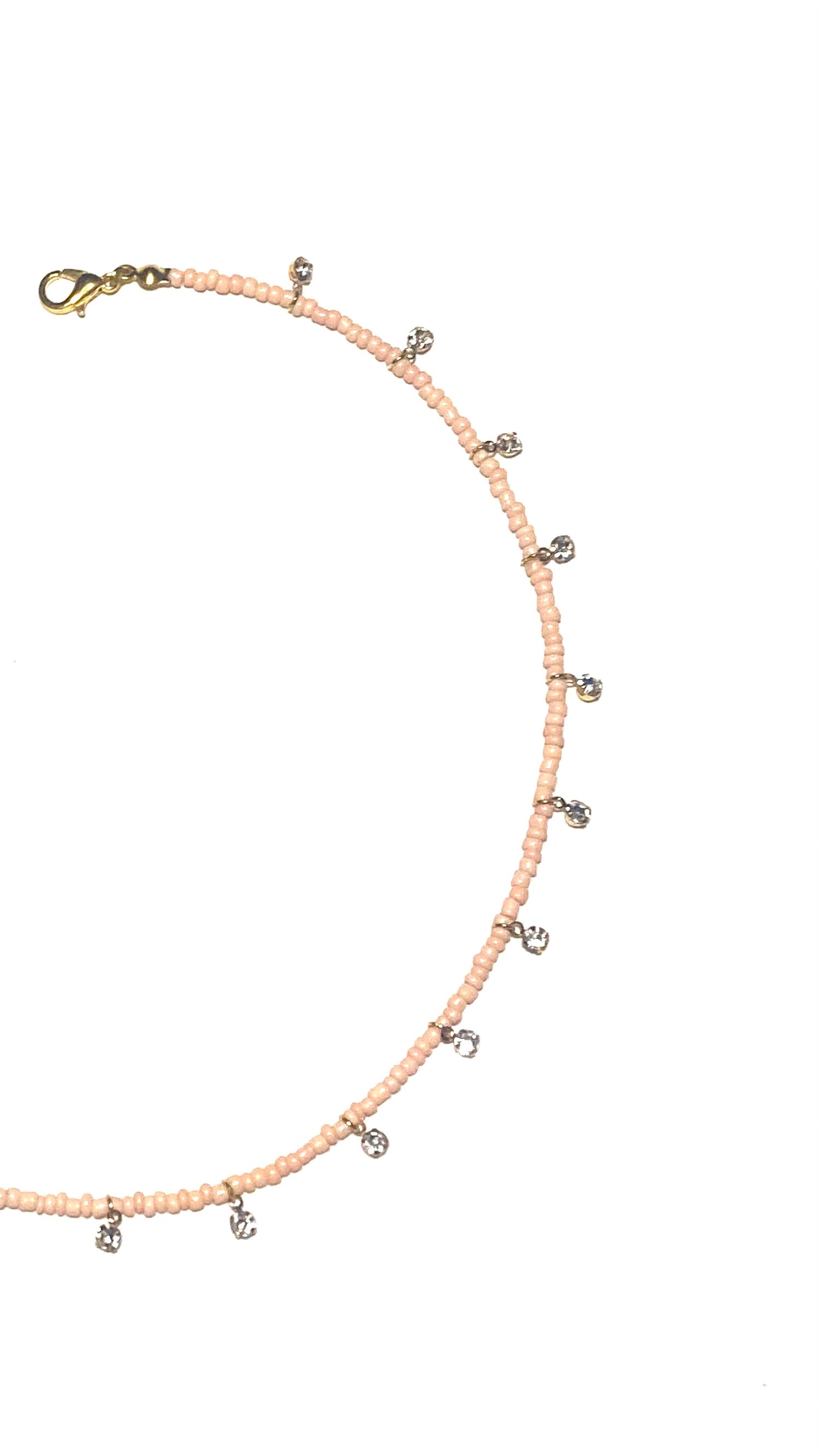 بيلا، سلسال وردي، لمسة أنثوية ناعمة