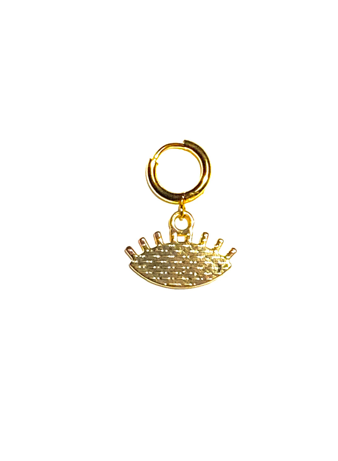 أقراط يومية بيضاء بتصميم عين، أناقة ناعمة تكمّل كل إطلالة