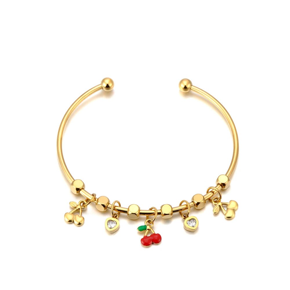 أساور مدندشة مُزيّنة بحُلي فراولة كرز، مطلية فضة عيار ٩٥٠، وذهب عيار ١٨ قيراط، مقاوم للصدى والماء، قابلة للتضييق